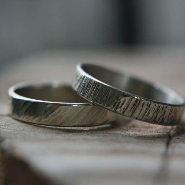 Bague martelée pièce unique en argent 925